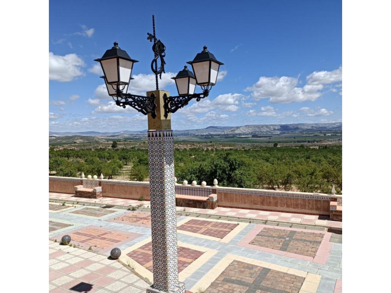 Chalet en venta en Villena - Image 3