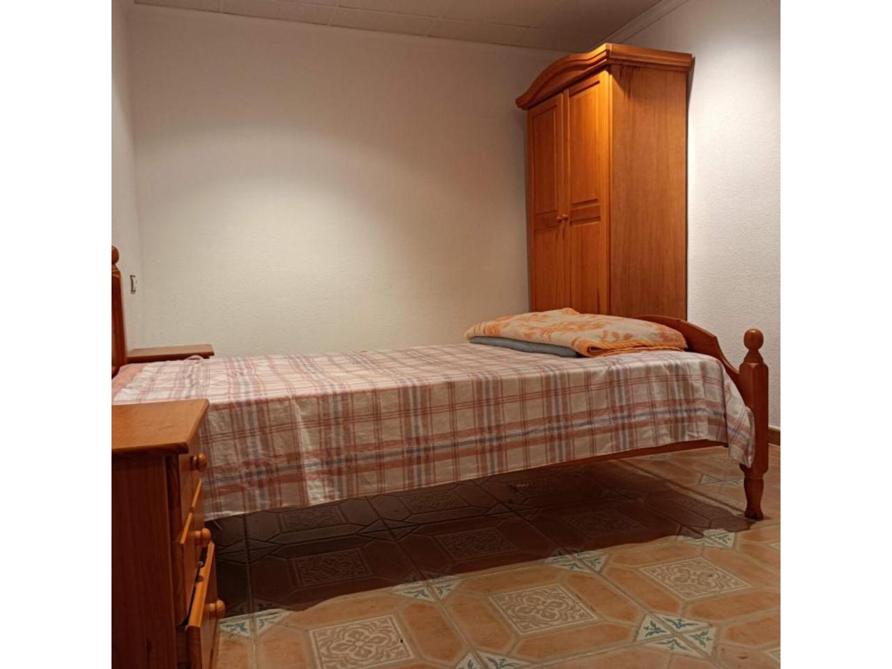 Chalet en venta en Villena - Image 8