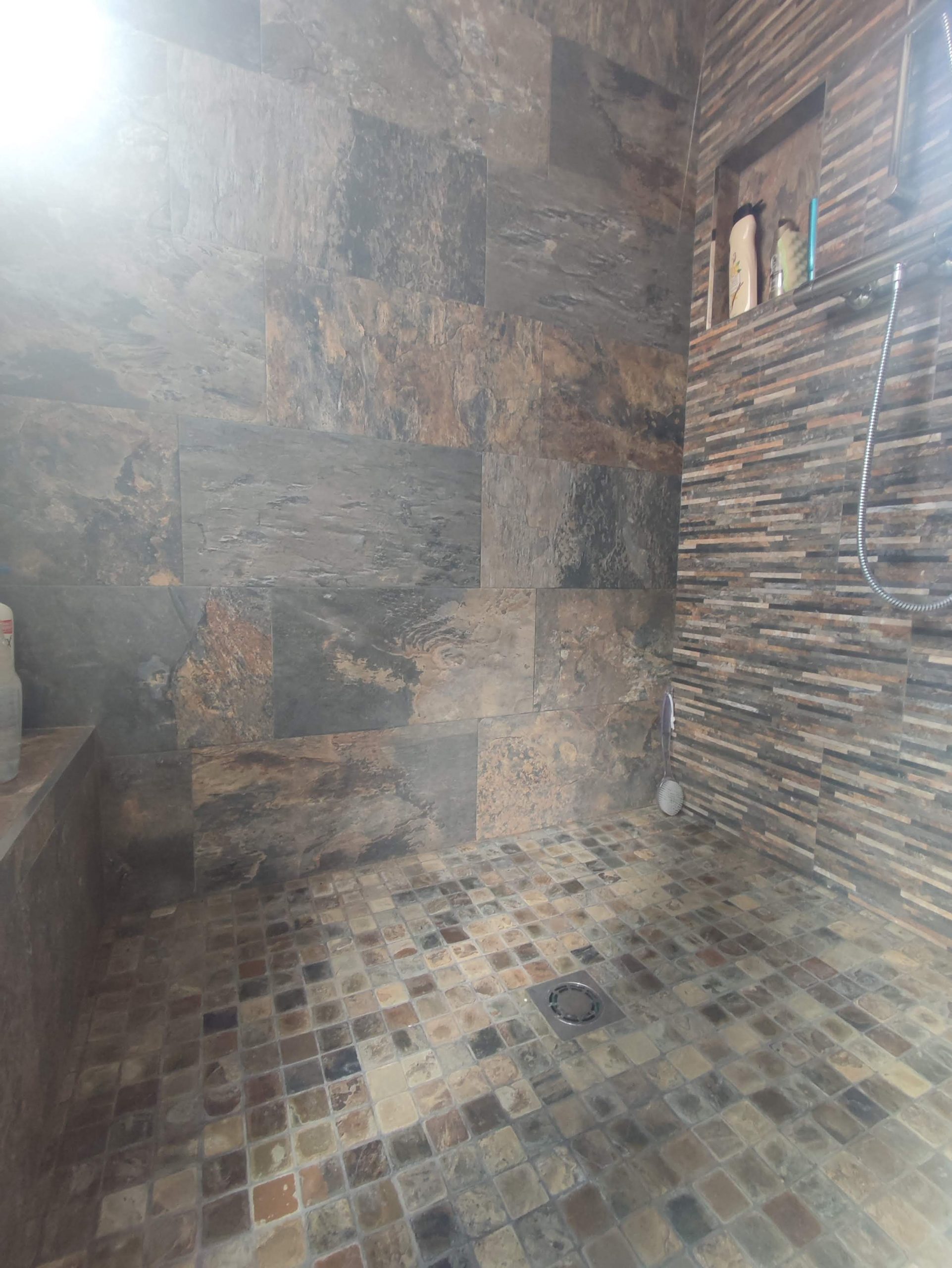 CASA ADOSADA CON AMPLIO LOCAL MAS DOS PLANTAS CON TERRAZAS - Image 7