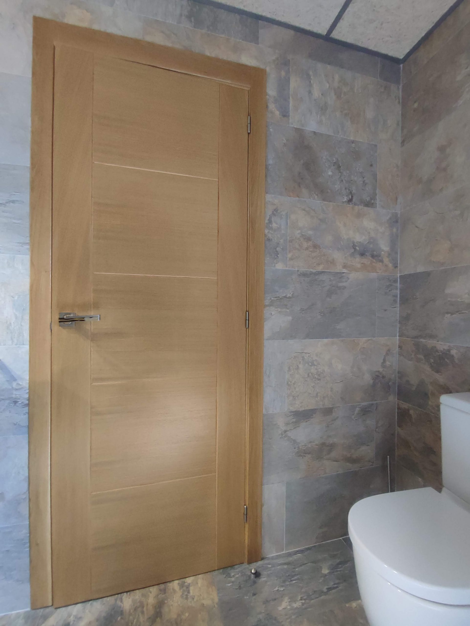 CASA ADOSADA CON AMPLIO LOCAL MAS DOS PLANTAS CON TERRAZAS - Image 9