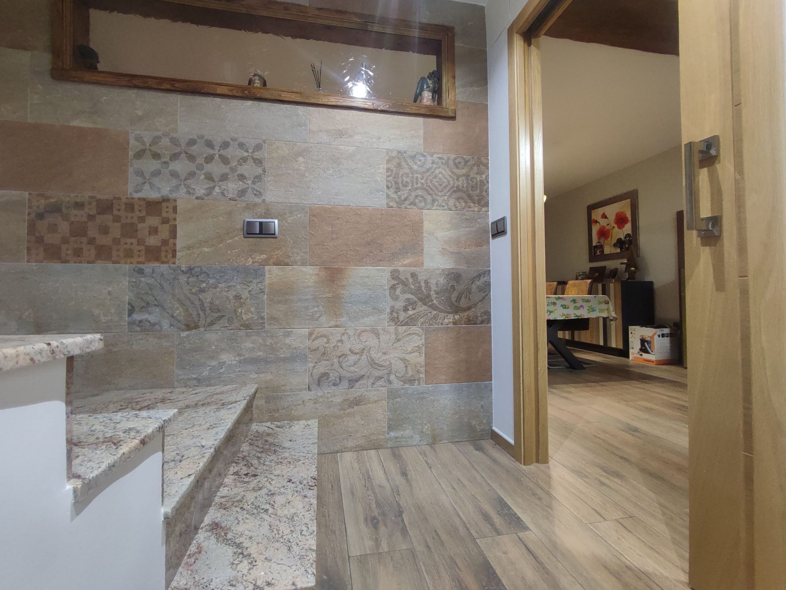 CASA ADOSADA CON AMPLIO LOCAL MAS DOS PLANTAS CON TERRAZAS - Image 5