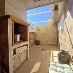 CASA ADOSADA CON AMPLIO LOCAL MAS DOS PLANTAS CON TERRAZAS