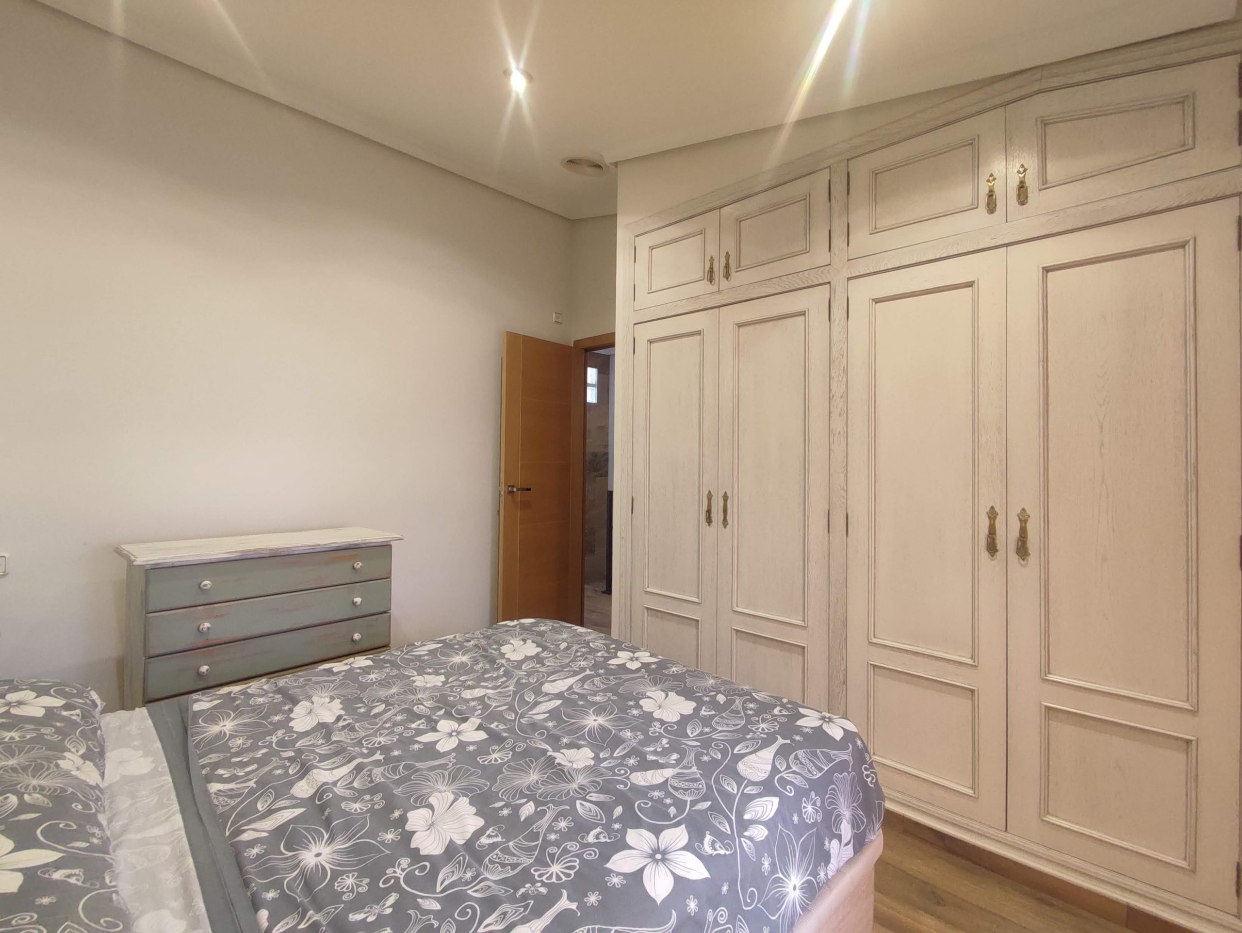 CASA ADOSADA CON AMPLIO LOCAL MAS DOS PLANTAS CON TERRAZAS - Image 24