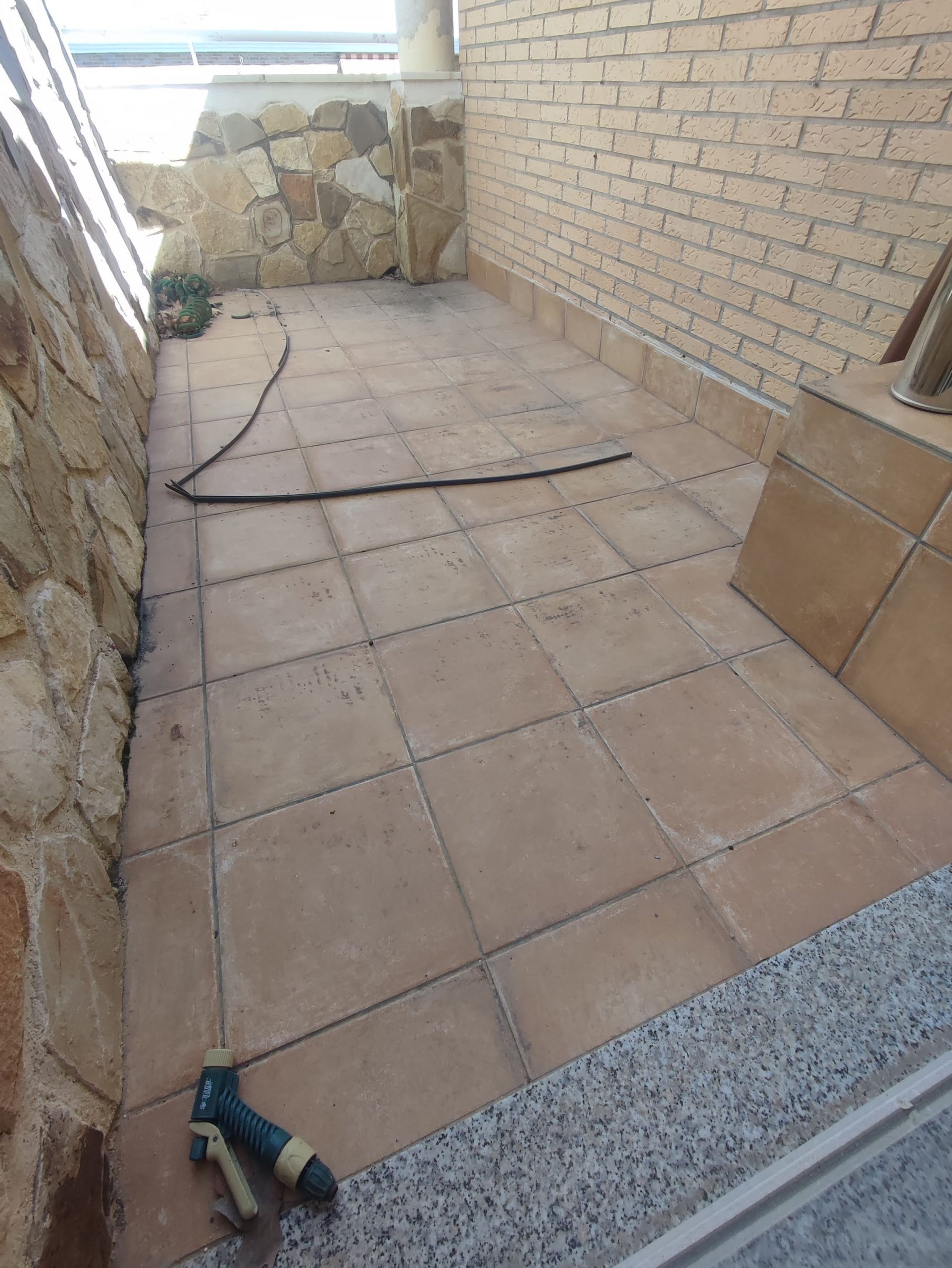 CASA ADOSADA CON AMPLIO LOCAL MAS DOS PLANTAS CON TERRAZAS - Image 34