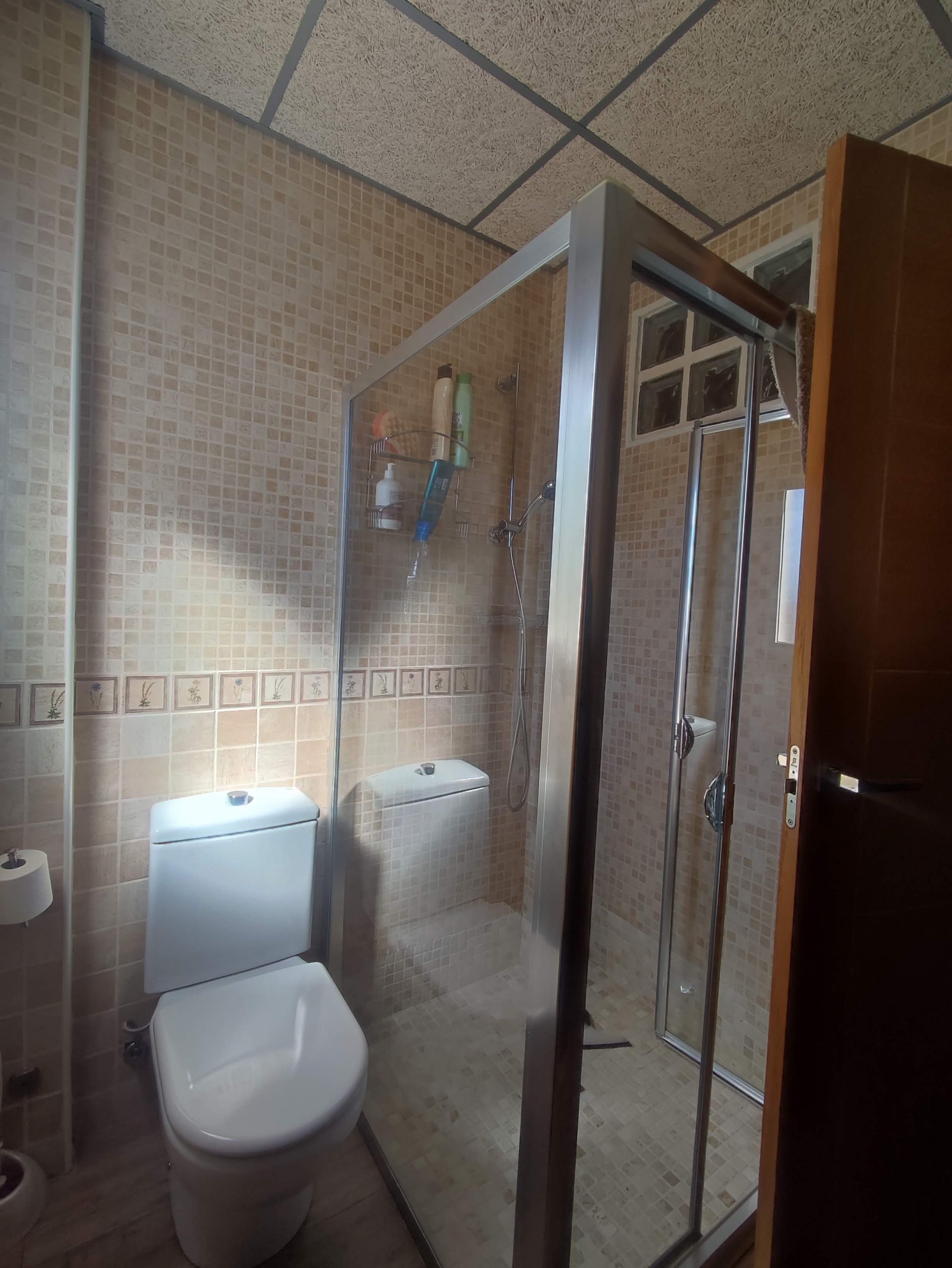 CASA ADOSADA CON AMPLIO LOCAL MAS DOS PLANTAS CON TERRAZAS - Image 31