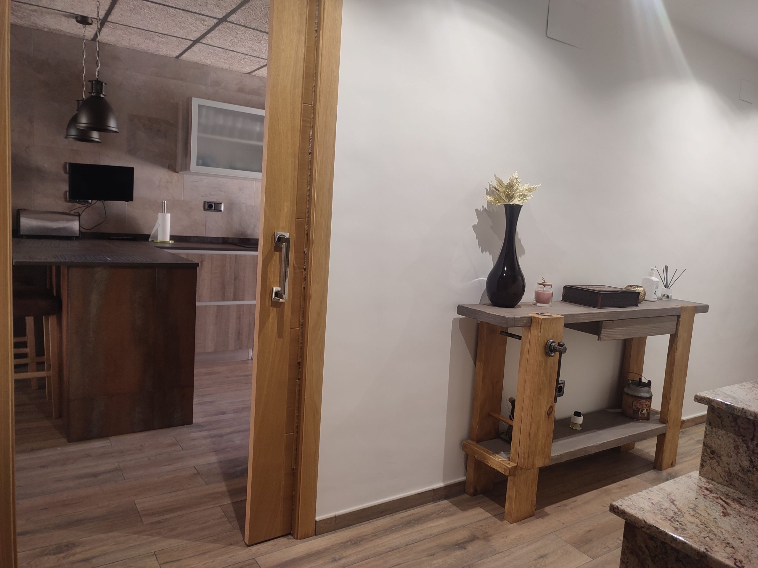 CASA ADOSADA CON AMPLIO LOCAL MAS DOS PLANTAS CON TERRAZAS - Image 4