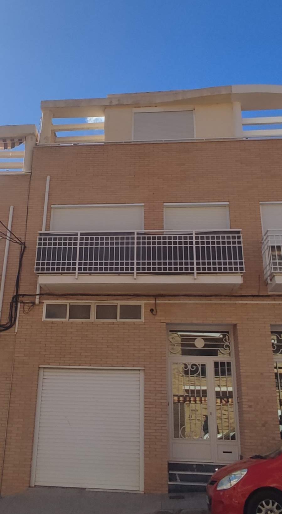 CASA ADOSADA CON AMPLIO LOCAL MAS DOS PLANTAS CON TERRAZAS - Image 38